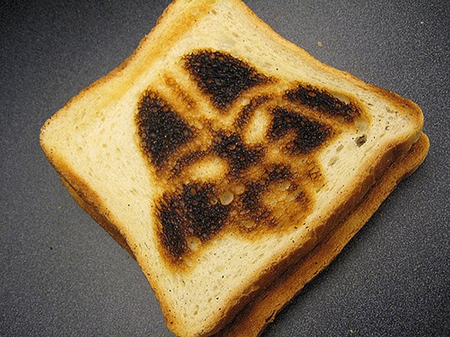 14. Bunlar da bir ara çok moda olan, Darth Vader tost makinesinden bir eser...