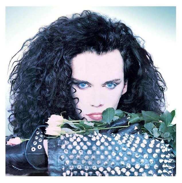 80'lerin ünlü dans pop grubu Dead Or Alive'ın vokalisti ve en popüler üyesi olan Pete Burns'ün dün hayatını kaybettiği açıklandı.