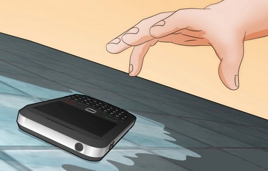Düşman Başına Ama Telefonunuzu Suya Düşürdüğünüz Anda Hemen Uygulamanız Gereken 10 Adım
