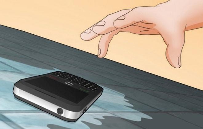 Düşman Başına Ama Telefonunuzu Suya Düşürdüğünüz Anda Hemen Uygulamanız Gereken 10 Adım