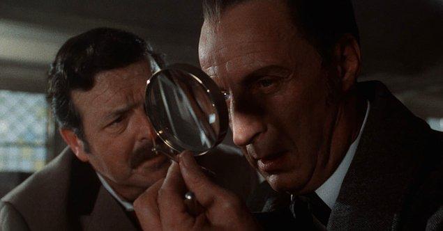 7. Sherlock Holmes'ü Ian Richardson'ın canlandırdığı 1983 yapımlı, Desmond Davis'in yönetmenliğindeki film Dörtlerin İmzası!