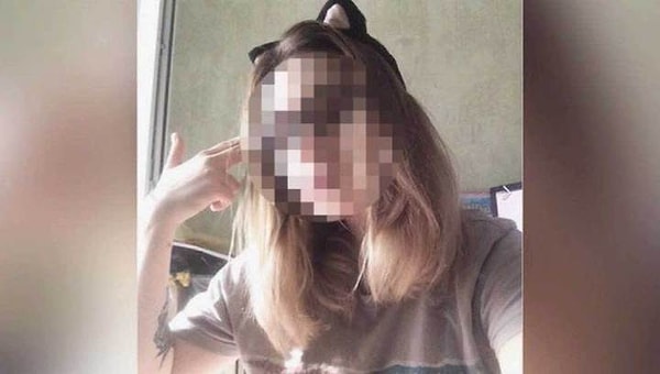 6. Девушки брали животных у волонтеров, занимающихся пристройством бездомных животных в «добрые руки», и издевались над ними в одном из местных заброшенных зданий.