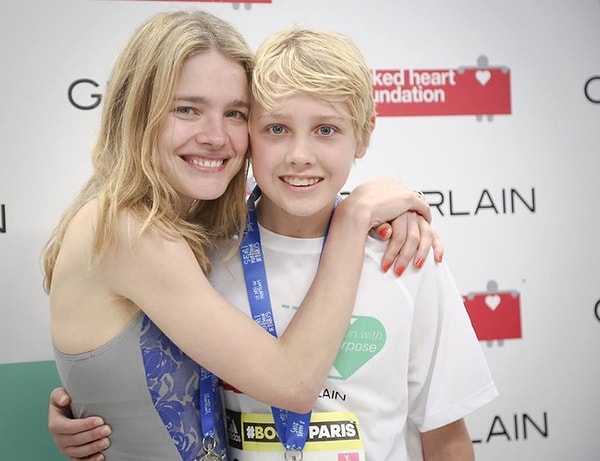 2. Наталья Водянова (34 года) и Лукас Портман (14 лет)