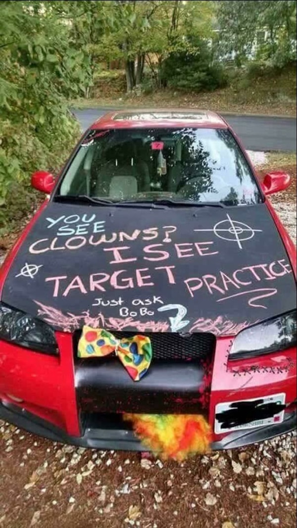 16. Школьная доска на капоте? Да, чувак, самое то для охоты на клоунов