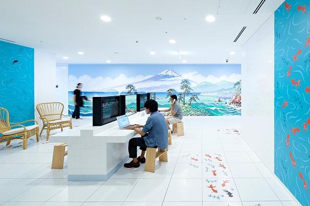Google opens its first international office, in Tokyo, Japan. (2001)