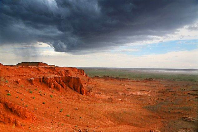 16. Kırmızı Uçurumda Bir Fırtına, Moğolistan