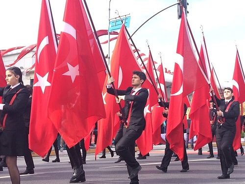 Vatan Caddesi'nde geçit töreni