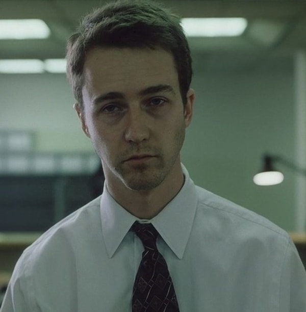 15. Некоторые мужчины считают галстук признаком "подчинённого" и раба, знаком, что человек "под условием", выполняет чужую волю и подчиняется. "Встреча без галстуков" - встреча людей, которые сами решают свои вопросы