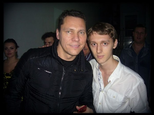 По странице Ивана можно заметить, что он любит электронную музыку. Поэтому без фотографий со знаменитыми диджеями тоже не обошлось. На фото Tiësto собственной персоной