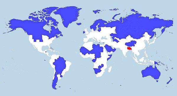 13. Tüm dünya nüfusunun sadece %5 kadarı mavi bölgelerde yaşıyor. Bir %5 kadarı da görmüş olduğunuz kırmızı bölgede yaşıyor.