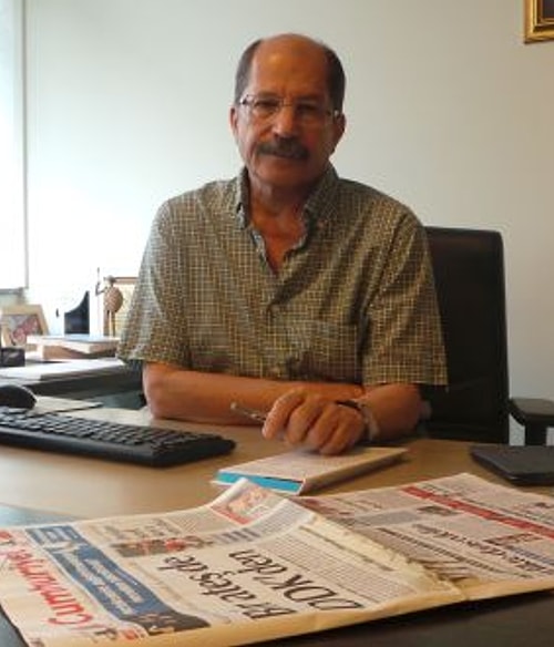Cumhuriyet gazetesi Genel Yayın Yönetmeni Murat Sabuncu İstanbul'da, yazar Güray Öz ise Ankara’daki evinde gözaltına alındı.
