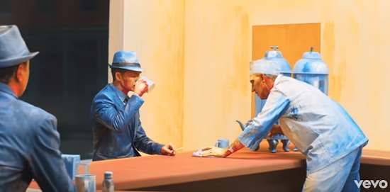 Ожившие полотна в клипе на песню Dust My Shoulders Off