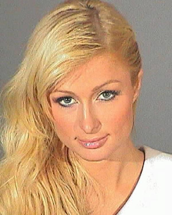 10. Paris Hilton, şartlı tahliyesini bozduğu için tutuklanarak 23 gün hapishanede kaldı.