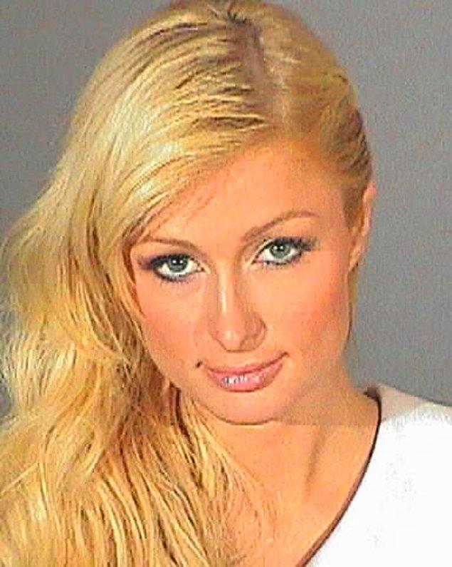 10. Paris Hilton, şartlı tahliyesini bozduğu için tutuklanarak 23 gün hapishanede kaldı.