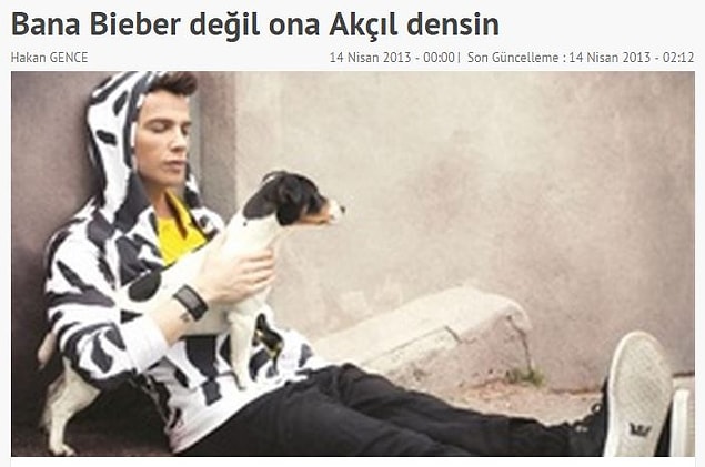 Bu benzerliği pek de inkar etmeyen Sinan Akçıl, Hürriyet'ten Hakan Gence'ye verdiği röportajda yurt dışında doğmuş olsa en az onun kadar başarılı olacağını söylüyordu.