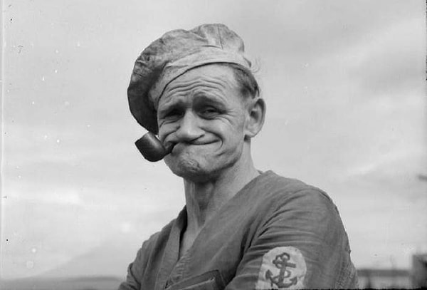 3. Старший кочегар британского линкора "Родни" по прозвищу "Попай".