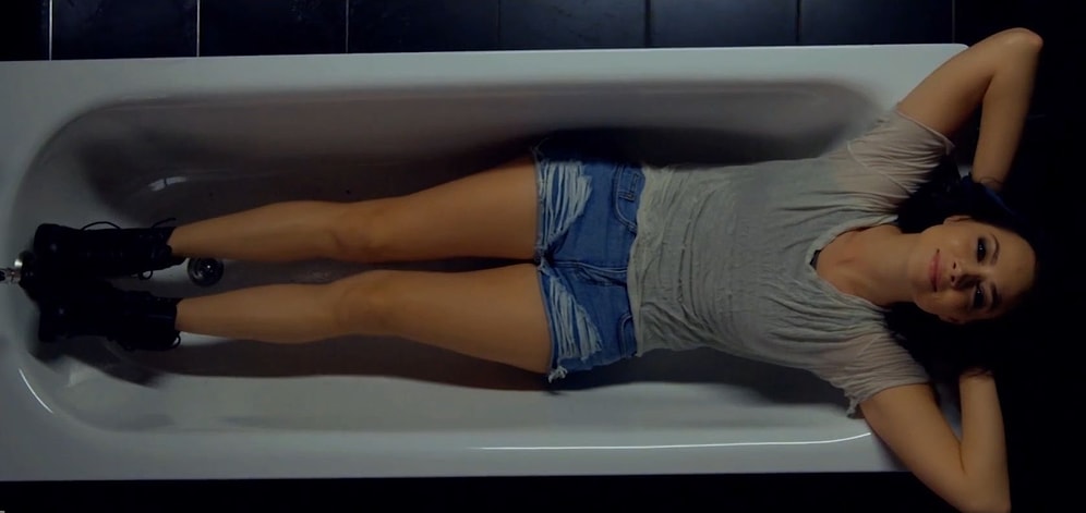 Клип на дебютную песню Самбурской "Плохие мальчики"