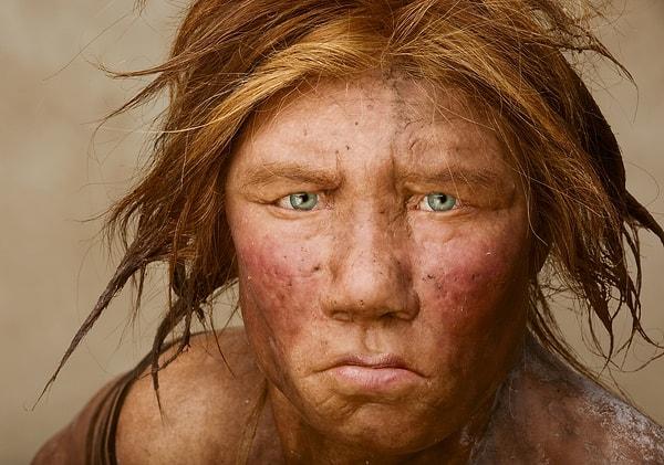 Yani 35.000 yıl önce yok olan Neandertallerin modern insanla aynı saç ve deri rengine sahip olduğu biliniyor.