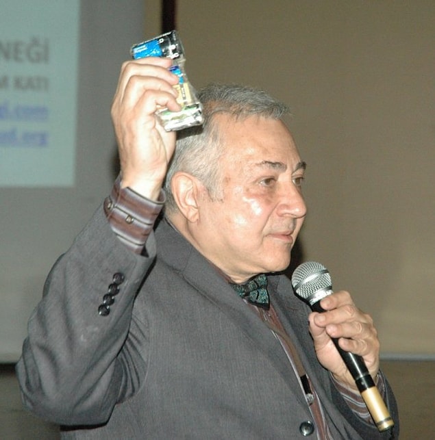 Bağımlılığa Hayır Derneği Başkanı ve İTÜ Maden Mühendisliği Bölüm Başkanı Prof. Dr. Orhan Kural, takipçilerini sigara içimine özendirdiği gerekçesiyle Çağatay Ulusoy hakkında suç duyurusunda bulundu.