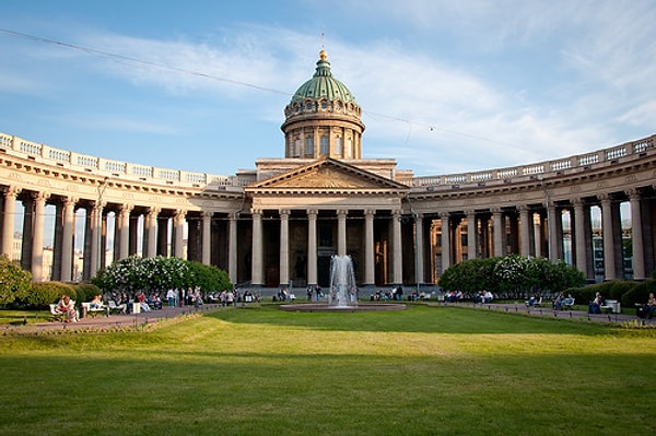 9. На какой собор похож Казанский собор?