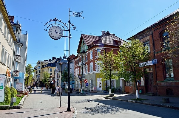 7. По такой улочке можно пройтись в...