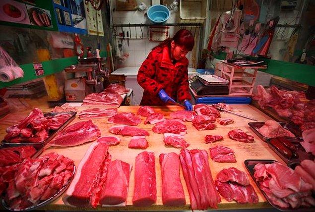 İnsan eti bu bakımdan kesinlikle kırmızı et kategorisine düşüyor.