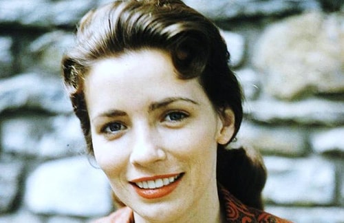 Meşhur şarkı Ring of Fire'ı Johnny Cash değil, Johnny Cash'e aşık olan June Carter yazmış. O dönem evli olan Johnny Cash, ilerleyen zamanlarda boşanıp June Carter ile evlenmiş.