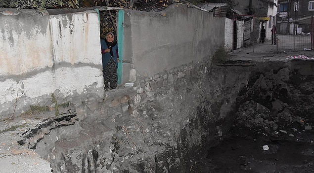 “Görünce ağlayıp sızladım. Çukura düşerim diye korktum."