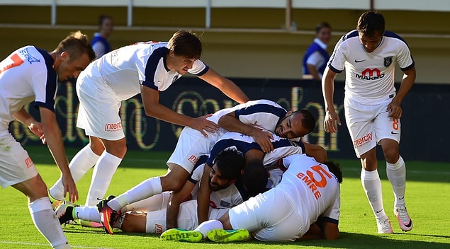 2013-14 sezonunda 1. Lig'i şampiyon tamamlayıp Süper Lig'e yükselen Başakşehir, 2 sezondur iyi sinyaller veriyordu.