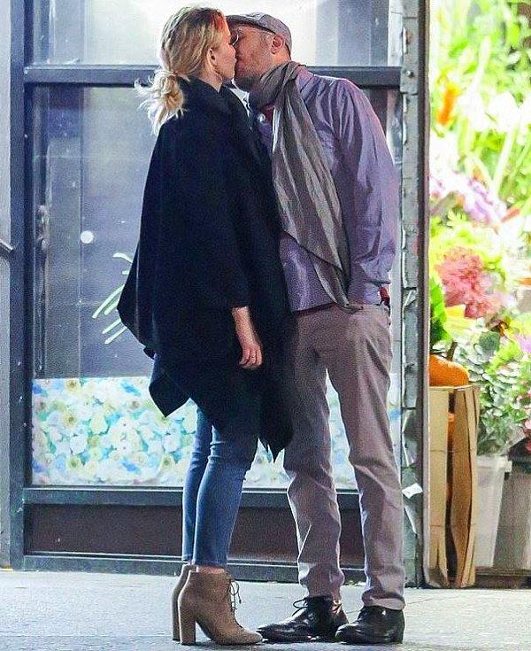 11. Haklarında çıkan dedikodulara rağmen ilişkilerini bir türlü doğrulamayan Jennifer Lawrence ve ünlü yönetmen Darren Aronofsky New York sokaklarında öpüşürken görüntülendi.