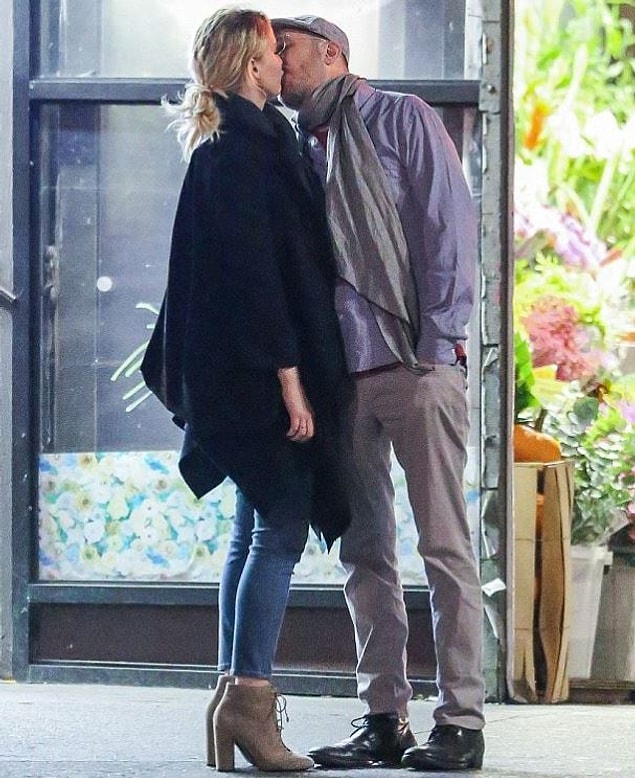 11. Haklarında çıkan dedikodulara rağmen ilişkilerini bir türlü doğrulamayan Jennifer Lawrence ve ünlü yönetmen Darren Aronofsky New York sokaklarında öpüşürken görüntülendi.