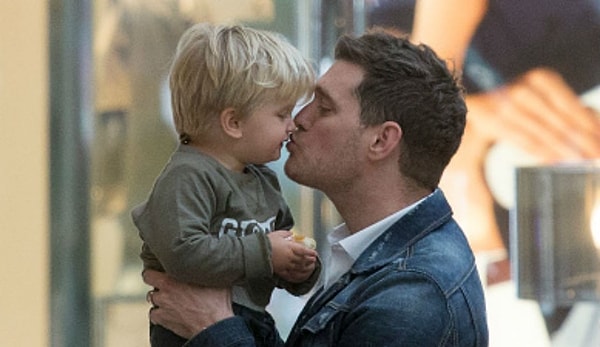 9. «Я и понятия не имел, как сильно мне понравится быть папой. Вот и все, что имеет для меня значение… Быть может, я слишком сильно их люблю, если такое вообще возможно»