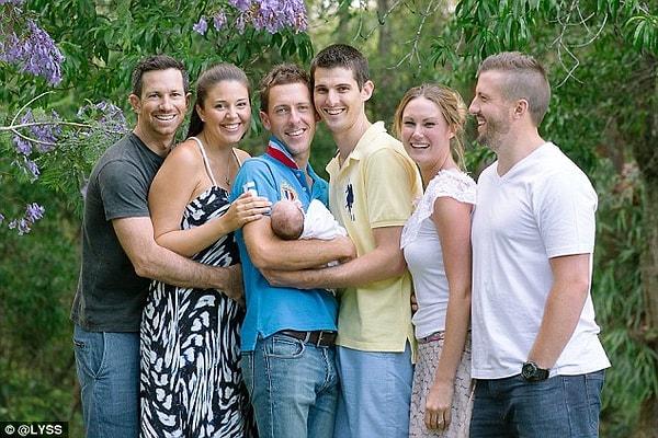Shannon iki çocuk annesi bir kadın. En soldaki eşi Andrew, ortadaki Jon ve Justin bebeği kucaklarına almanın mutluluğunu yaşıyorlar.