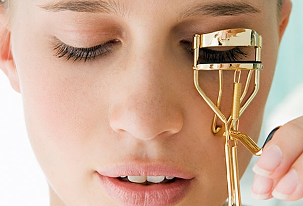 5. Этой штукой для подкручивания ресниц точно нельзя выколоть себе глаз?