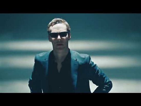 Камбербэтч прорекламировал унитаз в пародии на рекламу Apple