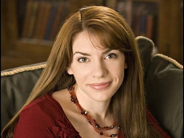 8. Стефани Майер