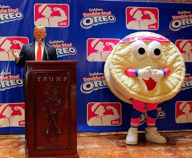 18. Donald Trump hangs out with a Oreo.