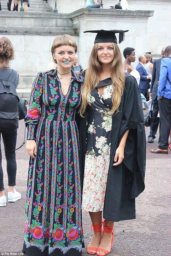 "Моя семья представляла себе концепцию несколько иначе, но, увидев рисунки, они не ужаснулись, что меня очень удивило. Более того, мама сказала, что они показались ей очень сильными".