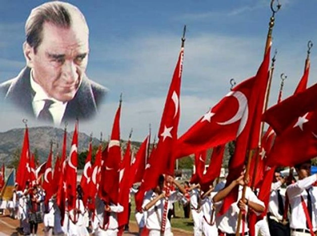 Bakmayın öyle boynumuzu büküp göz yaşı dökmemize! Her 10 Kasım'da biz bir daha, bir daha güçleniriz 💪