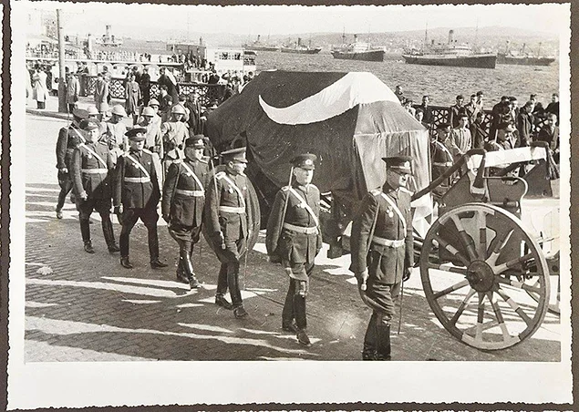 Atatürk'ün Cenazesine Ait Muhtemelen Daha Önce Hiç Görmediğiniz 33 Duygusal Fotoğraf