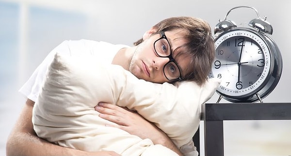 2. Вы плохо спите по ночам от разных мыслей, не можете заснуть