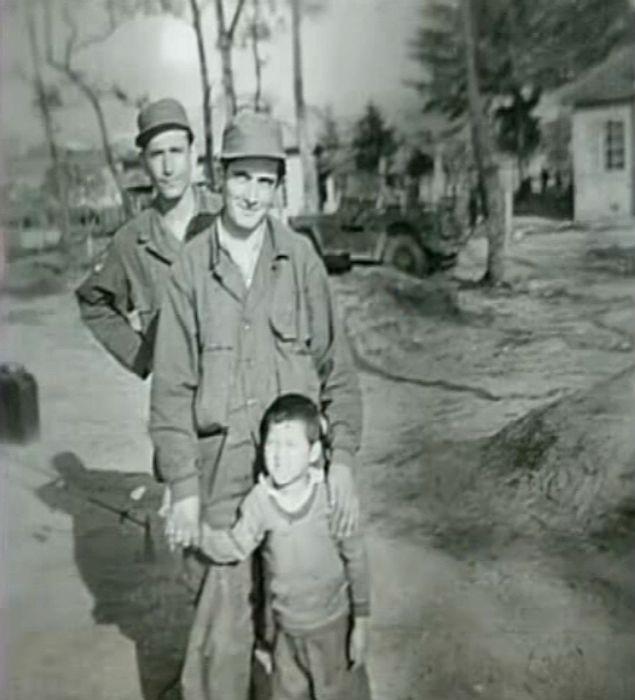 1950 yılında Kore'ye gitmiş, 25 yaşında bir Türk genci Süleyman ile onun kanatları altına aldığı küçük bir Koreli kızın öyküsü bu.