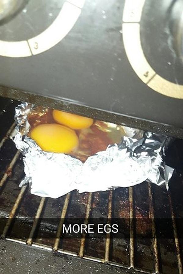 10. Yumurtanın fırında ayrı bir lezzetli olacağını düşünen hatta büyük ihtimal beğenip üstüne daha da pişiren insan.