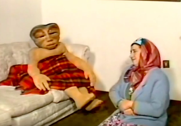 Hatçe Hanım Homoti'ye ahiret soruları sormaya başlar.