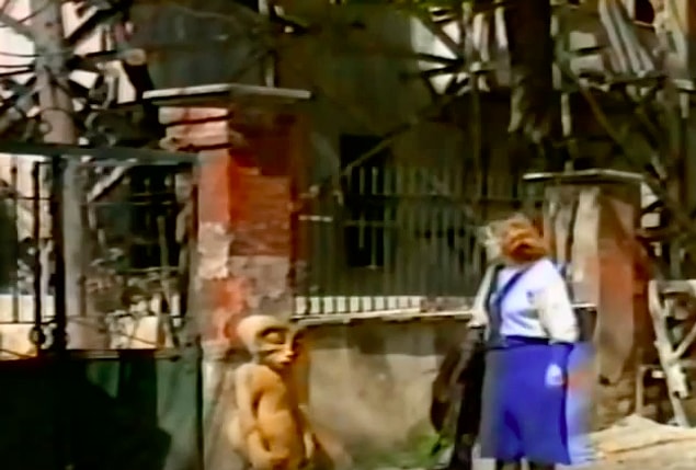 Homoti kötü adamın elinden kaçmayı başarır.