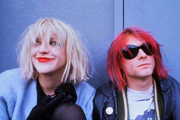 7. Courtney Love Kurt Cobain'in arkadaşlarından birini onu öldürmesi için kiraladı ve intihar süsü verdiler.