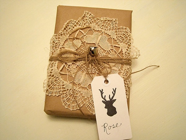 15. К подарку можно прикрепить самодельные ярлычки