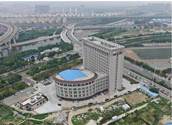 20. Это здание университета выглядит, как гигантский унитаз