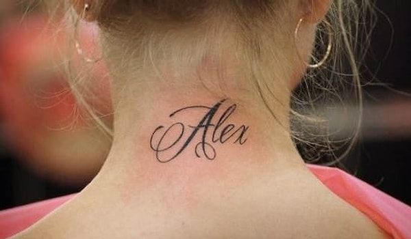 2. "Я врал ей, что не имею ничего против ее тату с именем бывшего. Но каждый раз, когда мы занимались любовью, я не мог не смотреть на эту чертову надпись и не скрежетать зубами"