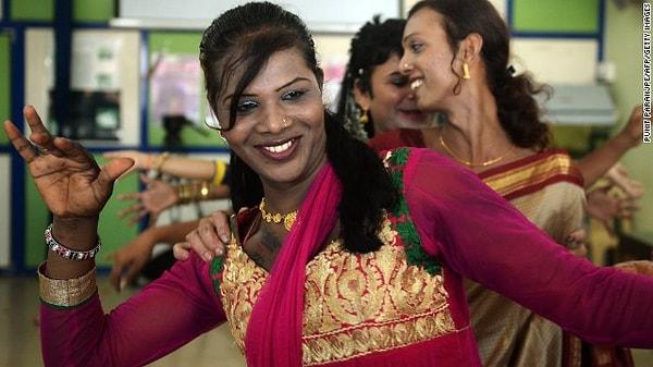 Şu an sadece Hindistan'da yaklaşık olarak 6 milyon Hijra'nın yaşadığı tahmin ediliyor.